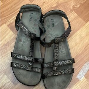Taos Trophy Brown Strappy Sandals